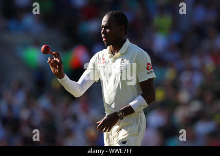 Londres, Angleterre. 15 SEPTEMBRE 2019 : Jofra Archer de l'Angleterre pendant quatre jours du 5e Test-match Specsavers Cendres, à la Kia Oval Cricket Ground, Londres, Angleterre. Banque D'Images