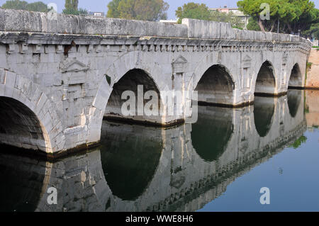 Pont de Tibère, Ponte di Tiberio, Rimini, Italy, Europe Banque D'Images