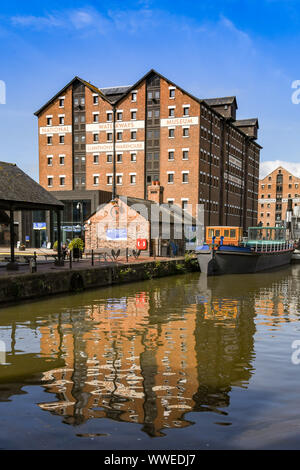 L'Angleterre, GLOUCESTER QUAYS - Septembre 2019 : vue extérieure de la National Waterways Museum, installé dans l'ancien entrepôt de Llanthony, à Gloucester Banque D'Images