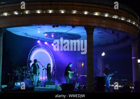 Groupe Hommage à Pink Floyd sur Kiosque Eastbourne, East Sussex, UK. Il s'agissait d'une vente. 14/9/19 Banque D'Images