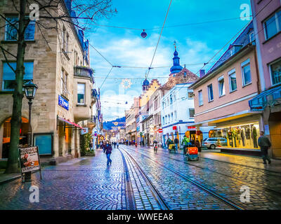 Karlsruhe, Bade-wurtemberg / Allemagne - 1206 2009 : Ancien petit quartier Durlach au sein de la ville de Karlsruhe avec la lumière de décoration de Noël en Allemagne Banque D'Images