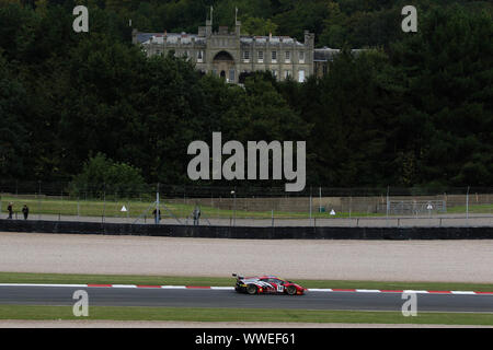 Derby, Royaume-Uni. 15 Sep, 2019. WPI Motorsport Lamborghini Ouragan GT3 EVO (18) entraîné par Michael Igoe & Dennis Lind en face de Castle Donington au cours de la British GT GP de Donington Park à Donington Park, Derby, Angleterre le 15 septembre 2019. Photo par Jurek Biegus. Usage éditorial uniquement, licence requise pour un usage commercial. Aucune utilisation de pari, de jeux ou d'un seul club/ligue/dvd publications. Credit : UK Sports Photos Ltd/Alamy Live News Banque D'Images