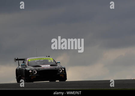 Derby, Royaume-Uni. 15 Sep, 2019. JRM Racing Bentley Continental GT3 (31) entraîné par Rick Parfitt Jnr & Seb Morris au cours de la British GT GP de Donington Park à Donington Park, Derby, Angleterre le 15 septembre 2019. Photo par Jurek Biegus. Usage éditorial uniquement, licence requise pour un usage commercial. Aucune utilisation de pari, de jeux ou d'un seul club/ligue/dvd publications. Credit : UK Sports Photos Ltd/Alamy Live News Banque D'Images