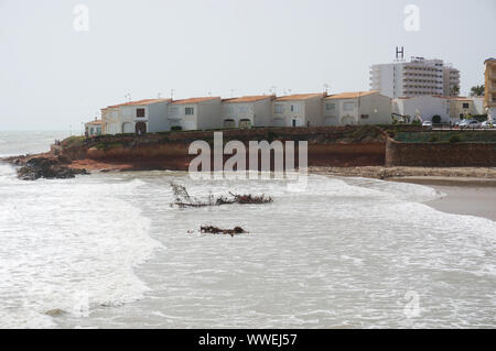 Orihuela Costa, Alicante, Espagne - 15 septembre 2019 : Playa Flamenca beach après tempête catastrophe Banque D'Images