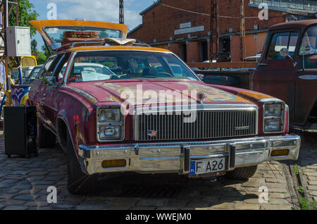 WROCLAW, Pologne - 11 août 2019 : USA cars show - Chevrolet Malibu 1977. Banque D'Images