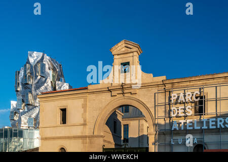 LUMA Arles, centre de la culture par l'architecte Frank Gehry, Arles, Provence, France Banque D'Images