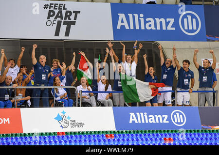 Londres, Royaume-Uni. 15 Sep, 2019. L'équipe italienne célébrer après avoir remporté la plus haute du monde 2019 médailles au cours de natation Championnats Para Allianz - Jour 7 finales au Centre aquatique de Londres le dimanche, 15 septembre 2019. Londres en Angleterre. Credit : Taka G Wu/Alamy Live News Banque D'Images