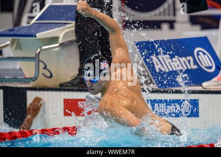 Londres, Royaume-Uni. 15 Sep, 2019. Reece Dunn célèbre MenÕs gagne le 100m papillon Finale 2019 S14 au cours de natation Championnats du monde Para Allianz - Jour 7 finales au Centre aquatique de Londres, le dimanche 15 septembre 2019. Londres en Angleterre. Credit : Taka G Wu/Alamy Live News Banque D'Images