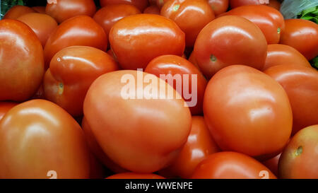 Tomates en marché pour la vente Banque D'Images