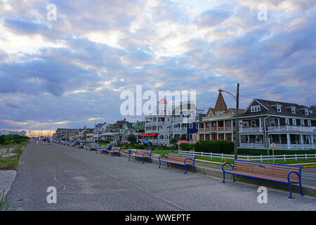 CAPE MAY, NJ - 8 SEP 2019- Vue de maisons victoriennes historiques colorés à Cape May, à la pointe sud de la péninsule de Cape May au New Jersey, où la de Banque D'Images