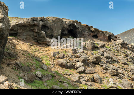 Songhellir célèbre pour ses grottes près de Arnastrapi où Bardur échos chanté avec dwars Banque D'Images