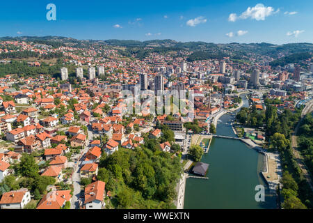 Aerial view of city noyer Uzice, ville de Serbie, Balkans, Europe Banque D'Images