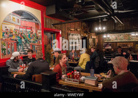 Barbecue à motif dinosaure à Syracuse, NY Banque D'Images