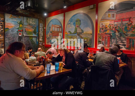 Barbecue à motif dinosaure à Syracuse, NY Banque D'Images