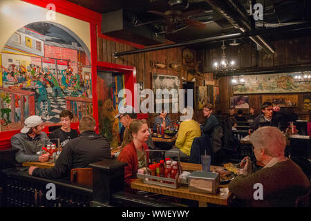 Barbecue à motif dinosaure à Syracuse, NY Banque D'Images