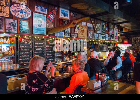 Barbecue à motif dinosaure à Syracuse, NY Banque D'Images