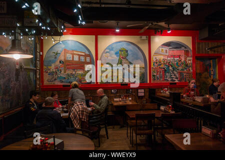 Barbecue à motif dinosaure à Syracuse, NY Banque D'Images