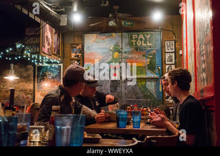 Barbecue à motif dinosaure à Syracuse, NY Banque D'Images