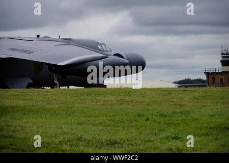 Un B-52 Stratofortress du 307e Bomb Wing attend une mission à RAF Fairford, Angleterre, le 12 septembre 2019. L'unité était sur place pour appuyer la grève 19 Exercice ample et de l'exercice guerrier Cobra. (U.S. Air Force photo par le Sgt. Ted Daigle) Banque D'Images