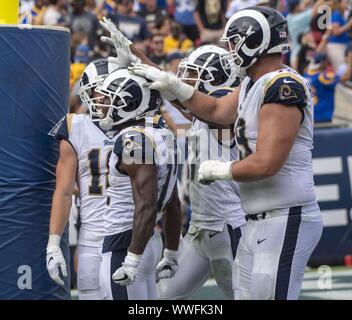 Los Angeles, United States. 15 Sep, 2019. Los Angeles Rams receveur Robert Woods (17) célèbre son touchdown au Los Angeles Memorial Coliseum de Los Angeles, Californie le dimanche, 15 Septembre, 2019. Les Béliers défait les Saints 27 - 9 pour ouvrir leur saison. Photo de Michael Goulding/UPI UPI : Crédit/Alamy Live News Banque D'Images