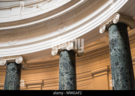 Washington DC, USA - 6 juin 2019 : Les colonnes à l'intérieur de la National Gallery of Art Banque D'Images