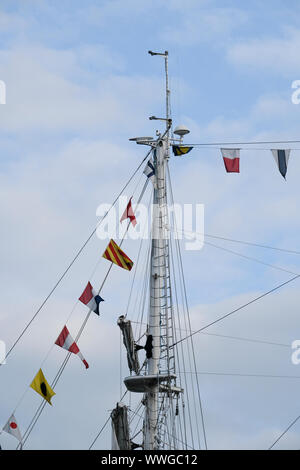 Les scènes dans le bassin principal de Gloucester Docks dans le sud de l'Angleterre pendant la Tall Ships Festival 2019 Banque D'Images