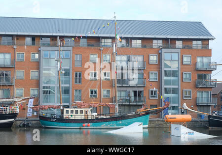 Les scènes dans le bassin principal de Gloucester Docks dans le sud de l'Angleterre pendant la Tall Ships Festival 2019 Banque D'Images