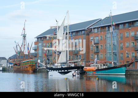 Les scènes dans le bassin principal de Gloucester Docks dans le sud de l'Angleterre pendant la Tall Ships Festival 2019 Banque D'Images