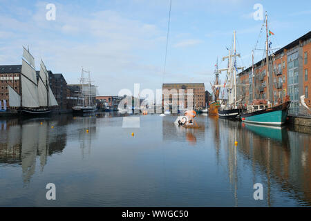 Les scènes dans le bassin principal de Gloucester Docks dans le sud de l'Angleterre pendant la Tall Ships Festival 2019 Banque D'Images