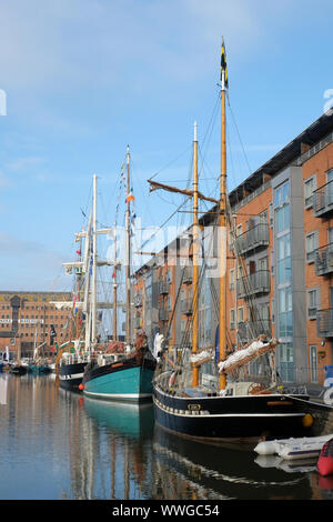 Les scènes dans le bassin principal de Gloucester Docks dans le sud de l'Angleterre pendant la Tall Ships Festival 2019 Banque D'Images