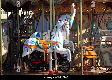 Fun horse carousel close up Banque D'Images