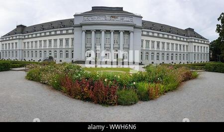 Coblence, Allemagne - le 9 août 2019 : le palais électoral (allemand : Kurfürstliches Schloss) de Coblence, en Rhénanie-Palatinat (Rheinland-Pfalz) Allemagne Banque D'Images