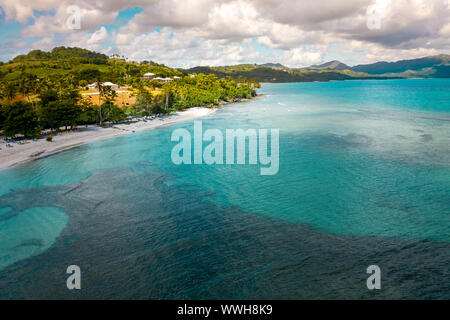 Drone sur la plage tropicale.péninsule de Samana,Playa(plage) plage de Rincon, République dominicaine. Banque D'Images