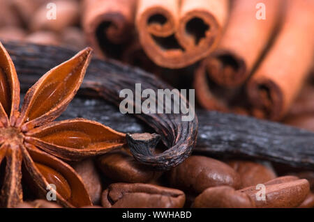 Aroma coffe. Ingrédients. coffe beens, anis, vanille, cannelle Banque D'Images