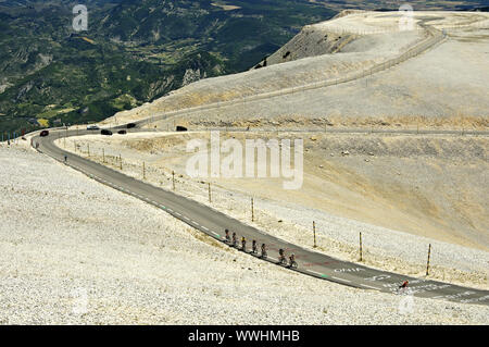 Route sur le plateau sommital du mont Ventoux Banque D'Images