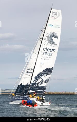 Aarhus, Danemark - 22 juin 2018 : Volvo Ocean Race avec l'équipe tourner la marée sur yacht en plastique dans le port d'Aarhus au Danemark Banque D'Images