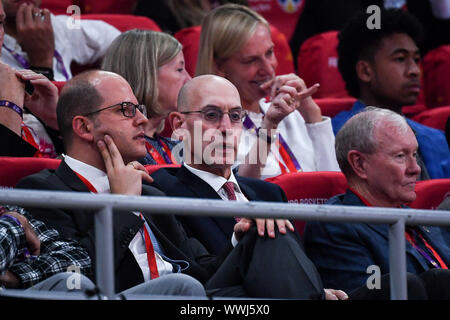 L'actuel commissaire de la National Basketball Association (NBA) Adam, d'argent, intermédiaire avant présente à demi-finale entre l'Argentine et la France de la Coupe du Monde de la FIBA à l'Arène de Cadillac à Beijing, Chine, 13 septembre 2019. La France a été battue par l'Argentine avec 80-66 demi-finale à la Coupe du Monde de la FIBA à l'Arène de Cadillac à Beijing, Chine, 13 septembre 2019. Banque D'Images