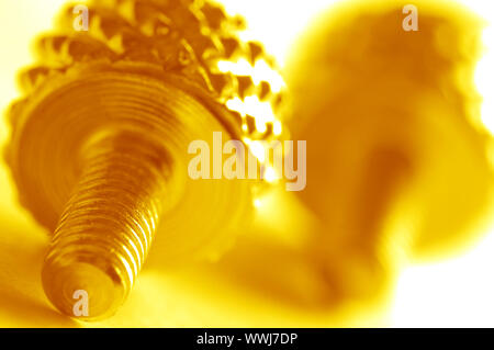 Vis jaune close-up. Conceptual image Banque D'Images