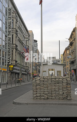 L'ancien passage de la frontière des diplomates européens à Berlin, Friedrichstrasse, Check Point Charlie Banque D'Images