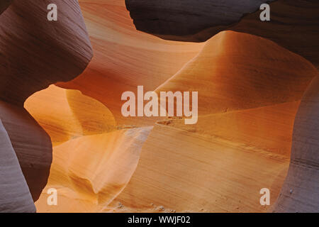 Rock de formes, de couleurs et de textures dans la fente d'Antelope Canyon Banque D'Images