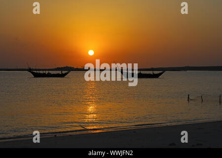 Lever du soleil sur la mer d'Oman à Ras Al-Hadd Banque D'Images