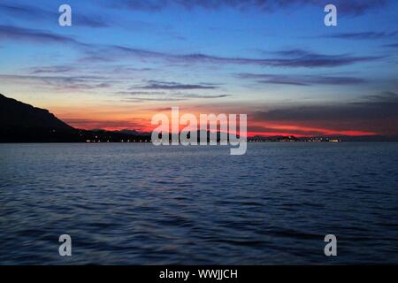 Denia coucher du soleil à partir de la mer Méditerranée en porvince de rétroéclairage Alicante Espagne Banque D'Images