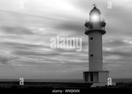 Phare du Cap de Barbaria Formentera Baléares noir et blanc Banque D'Images