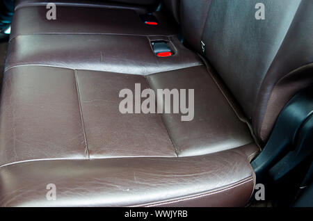 Siège de voiture en cuir marron, intérieur voiture de luxe moderne Banque D'Images