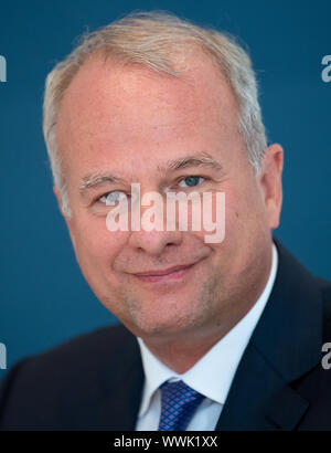 Munich, Allemagne. 16 Sep, 2019. Alexander Everke, PDG d'AMS, assiste à une conférence de presse. La bataille d'offres pour le fabricant d'éclairage Osram, qui est à vendre, entre dans une phase décisive. Crédit : Sven Hoppe/dpa/Alamy Live News Banque D'Images