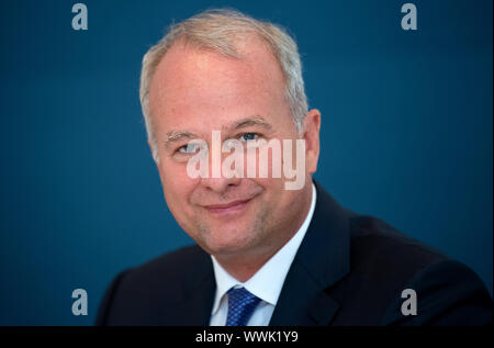 Munich, Allemagne. 16 Sep, 2019. Alexander Everke, PDG d'AMS, assiste à une conférence de presse. La bataille d'offres pour le fabricant d'éclairage Osram, qui est à vendre, entre dans une phase décisive. Crédit : Sven Hoppe/dpa/Alamy Live News Banque D'Images