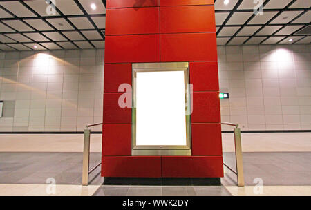 Blank billboard en gare Banque D'Images