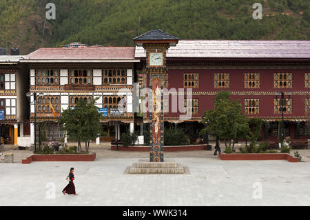 Place centrale avec tour de l'horloge, Thimphu, Bhoutan Banque D'Images