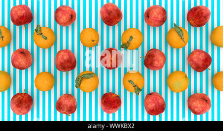 Mise à plat de l'arrière-plan une série d'oranges et de pommes sur un fond rayé bleu et blanc, image 3D rendu. Concept d'aliments sains. Banque D'Images