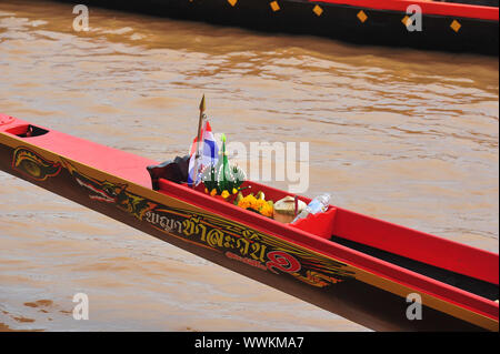 PHICHIT, THAÏLANDE - 7 septembre 2019 : Phichit courses de bateau est un événement traditionnel de longue date. au cours du mois de septembre de chaque année sur la rivière Nan en fr Banque D'Images